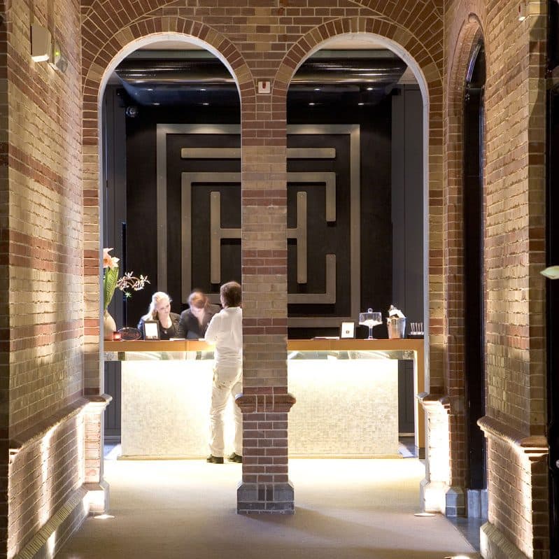 College_Hotel_Eingang