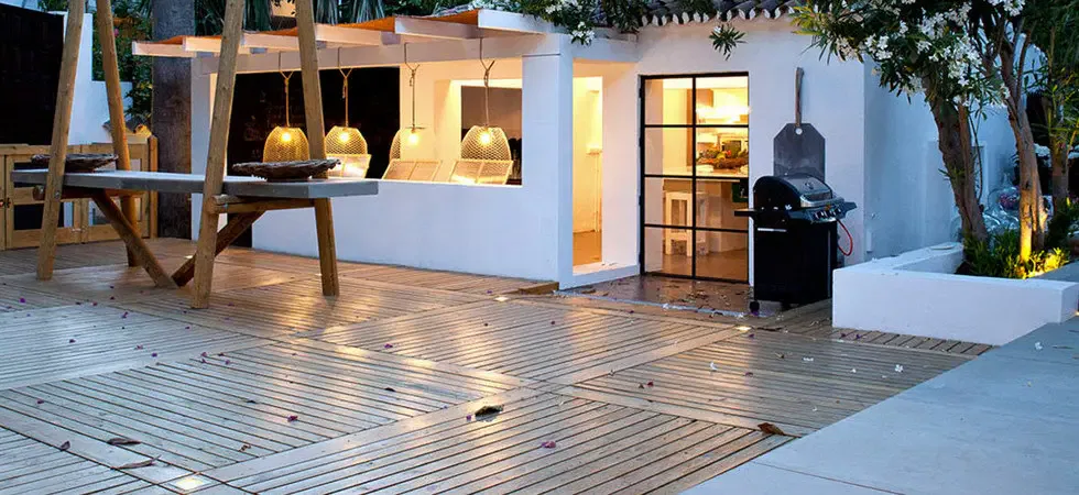 Wir sind zu Besuch im legendären Marbella Club. Das einstige Partyhotel mit dem ersten Beach Club am Mittelmeer hat sich zum perfekten Ziel für Familien gemausert. Mit einem der schönsten und kreativsten Kids Clubs, die wir je gesehen haben!