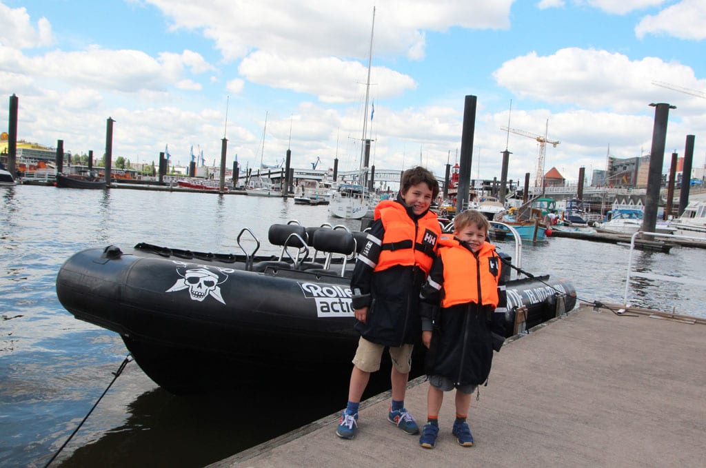 Hamburg-Action im Highspeedboot. Die schnellste Hafenrundfahrt der Stadt! Wir haben es ausprobiert …