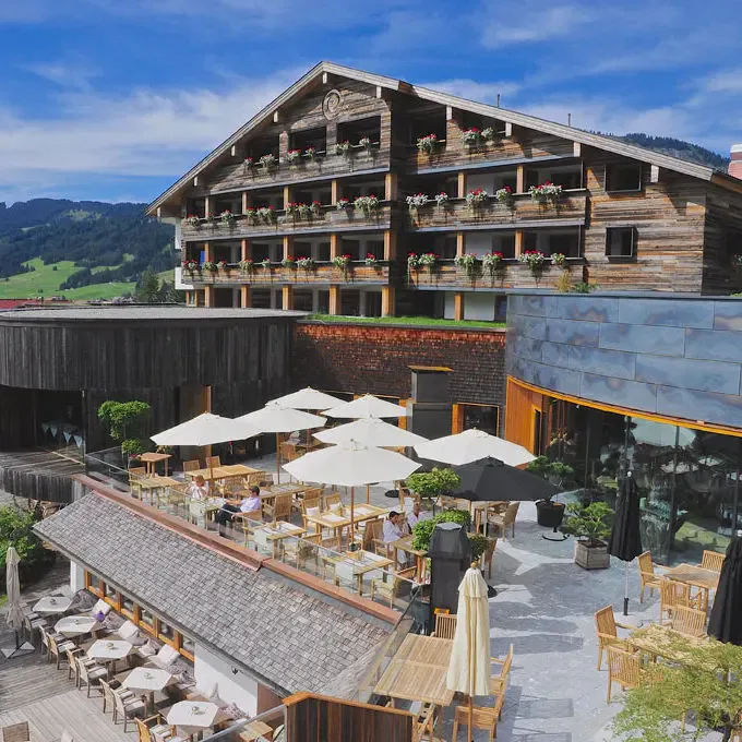Jungbrunn_Terrassen _mit_Grill _und_Stammhaus.Bild@JungbrunnPR.jpg