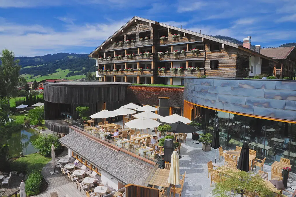 Mal ohne Kind und Kegel unterwegs sein… Mit der eigenen Mama Zeit verbringen zum Quatschen, Schwimmen, Entspannen und lecker Essen. Das und noch mehr haben wir im wunderbaren Hotel Jungbrunn im Tannheimer Tal gefunden.