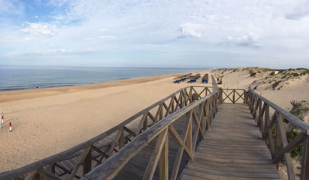 Mitten im Naturschutzgebiet Ria Formosa zwischen Vögeln und Flamingos haben wir ein wunderbares Hideway gefunden – das Hotel Quinta do Lago. Ideal für aktive Familien, die Strandurlaub mit Sport verbinden wollen.