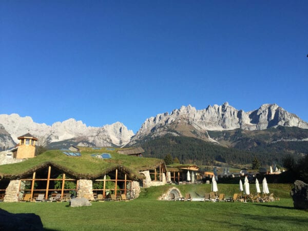 Biohotel Stanglwirt, Wellnessbereich von aussen, Bild: Sandra Mueller-Hofner, Trips4kids.de