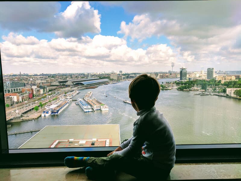 Blick vom Hotelfenster auf Hafen Moevenpick Amsterdam