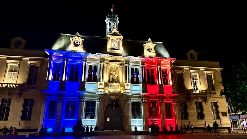 Beleuchtung-Rathaus-Troyes Foto: © Andrea Fischer, Trips4Kids.de