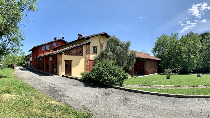 Cascina Foresto - Aussenansicht mit Garten
