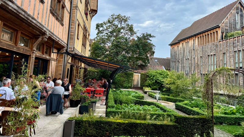 Restaurant-Chez-Felix-Gartenterrasse Foto: © Andrea Fischer, Trips4Kids.de