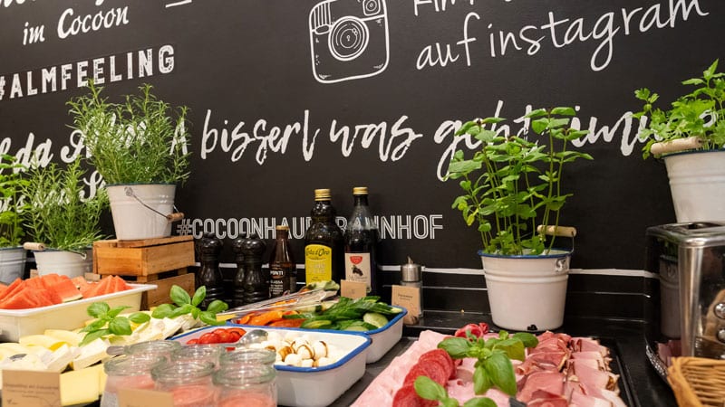 Cocoon Hotel Muenchen Hauptbahnhof - Fruehstuecksbuffet Bild: Cocoon hotels PR