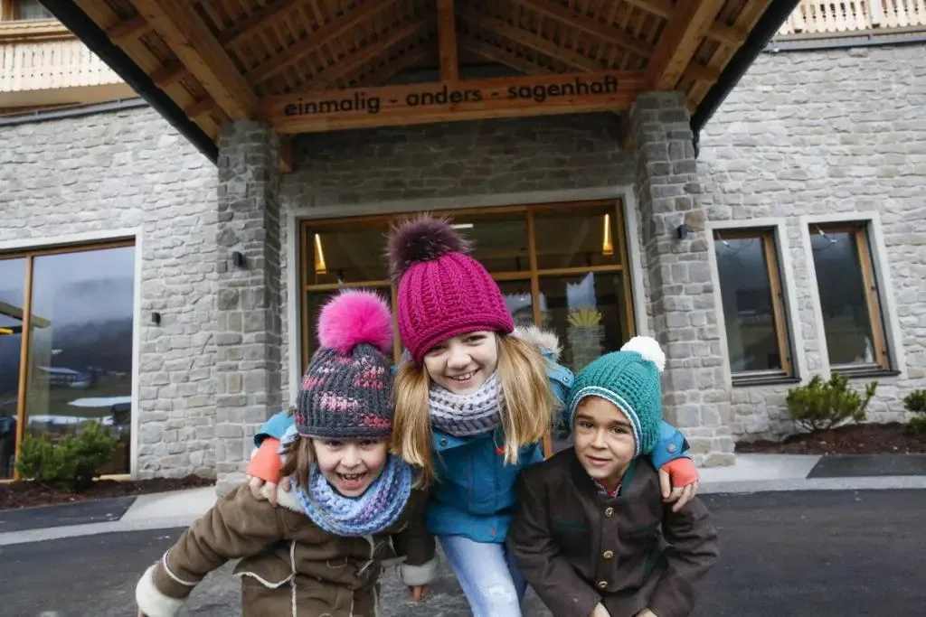 Die Familienhotelerie steht Kopf: In Gosau am Dachsteingebirge entsteht zurzeit das wohl spannendste und innovativste Familienhotel Europas: das neue Leading Family Hotel & Resort Dachsteinkönig****s. Eröffnung ist im Dezember 2016.
