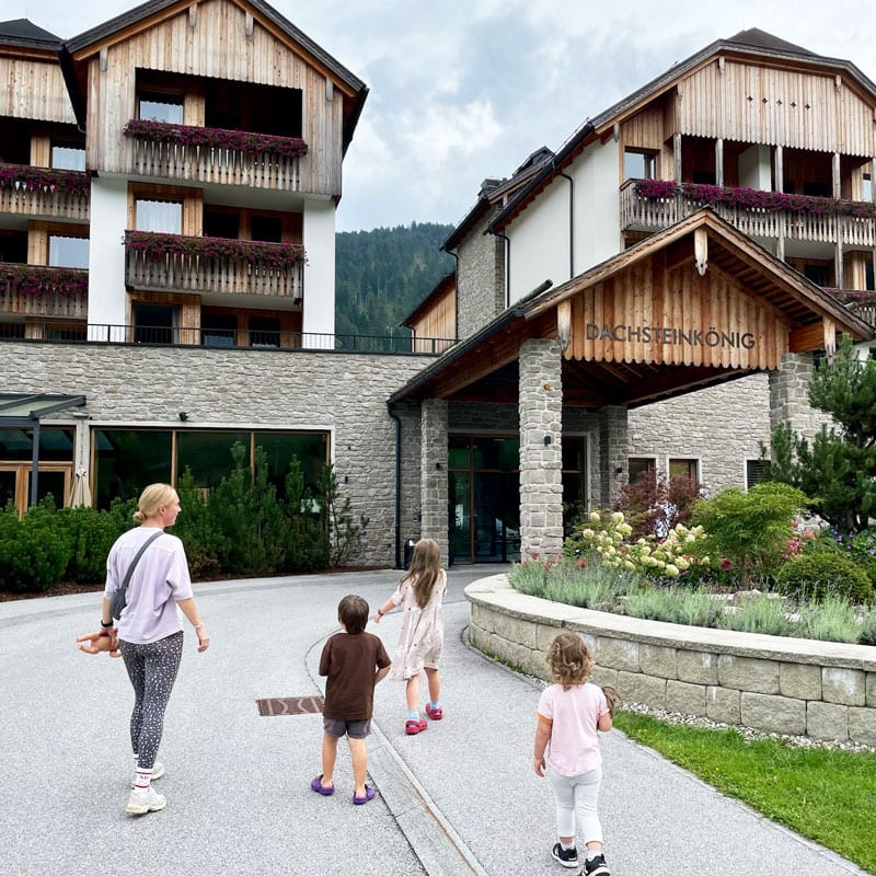 Dachsteinkoenig - Hoteleingang Bild: Sarah Spang