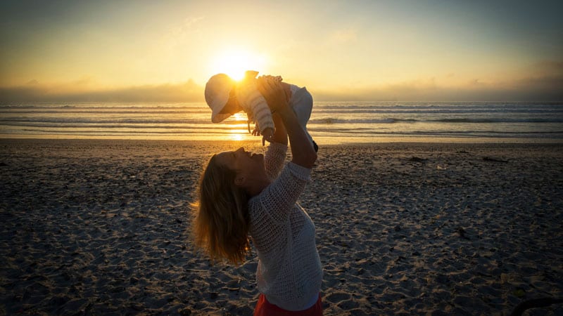 Claudia Weingaertner - Elternzeit mit Kind am Strand