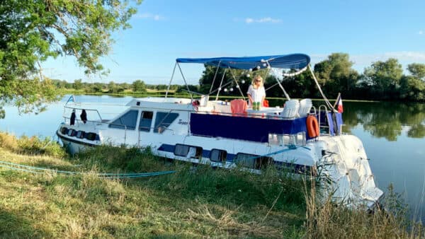 Hausbooturlaub-Fluss Saone- Les Canalous Anlegen-in-der-Natur Hausbooturlaub-Fluss Saone- Les Canalous Anlegen-in-der-Natur Foto: © Andrea Fischer, Trips4Kids.de