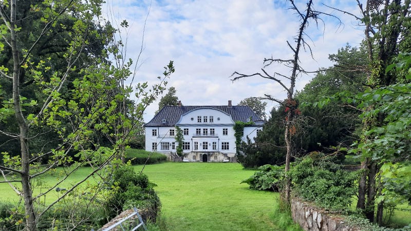 Herrenhaus Hofgut Deutsch-Nienhof mit Garten