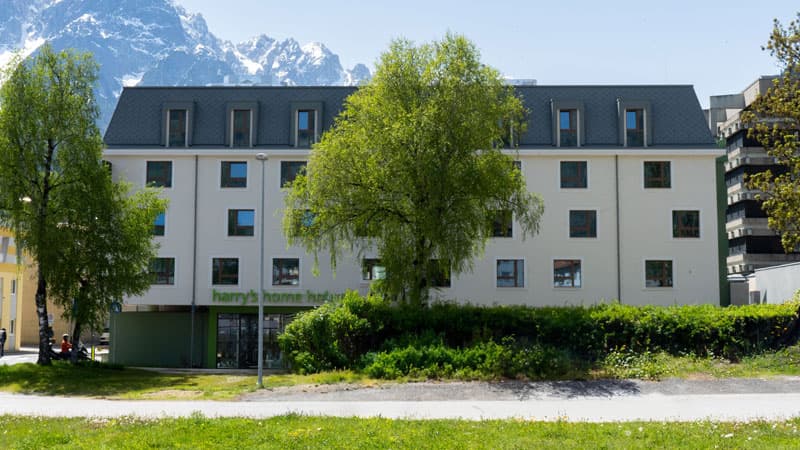 harry's home Aussenansicht Lienz - Bild: Nahele Maierhofer