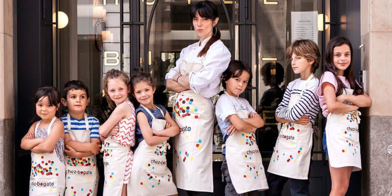 Es gibt wieder eine Neueröffnung in Paris: Das Hotel Bienvenue liegt mittendrin, hat einen schnuckligen Garten und bietet tolle Backkurse von der Pâtisserie Bogato für Kinder an. Und lecker Essen kann man hier natürlich auch. Ein richtiger Geheimtipp für Familien!