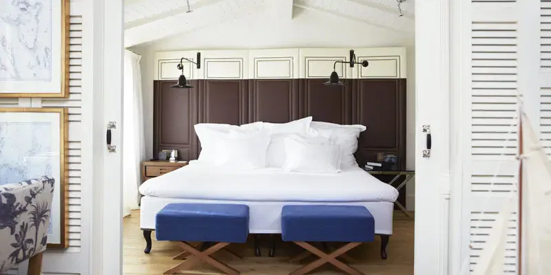 Mitten in Palma's trubeliger Altstadt hat sich das Hotel Cort hinter einer klassischen Altbaufassade versteckt. Gut, dass wir dahinter geschaut haben und eine so schöne Location gefunden haben. So chic und charmant, dass wir uns richtig verliebt haben. Und egal ob mit der Familie, mal ganz alleine oder als Paar - das Hotel Cort passt für jeden Gast.