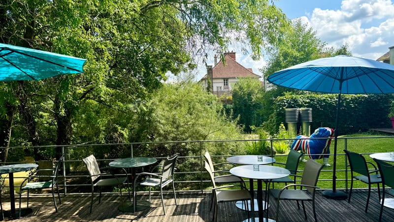 Im Sommer haben wir Troyes auf unserem Städtetrip erkundet und waren im ibis Styles Troyes Centre untergebracht – und ich muss sagen, wir waren angenehm überrascht! Als Teil der jungen Designmarke von Accor verbindet dieses Hotel moderne Ästhetik mit einem außergewöhnlich instagrammtauglichen Design, das perfekt für Reisende ist, die Stil schätzen.