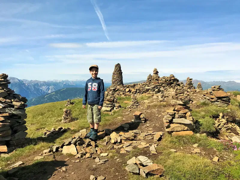 Ob Berg oder Tal: In Osttirol gibt es für Familien viel zu erleben. Unsere 5 Highlights: von der Mega-Wanderung im Nationalpark über das Straßenfestival Olala bis zur spektakulärsten Rodelbahn der Alpen ...