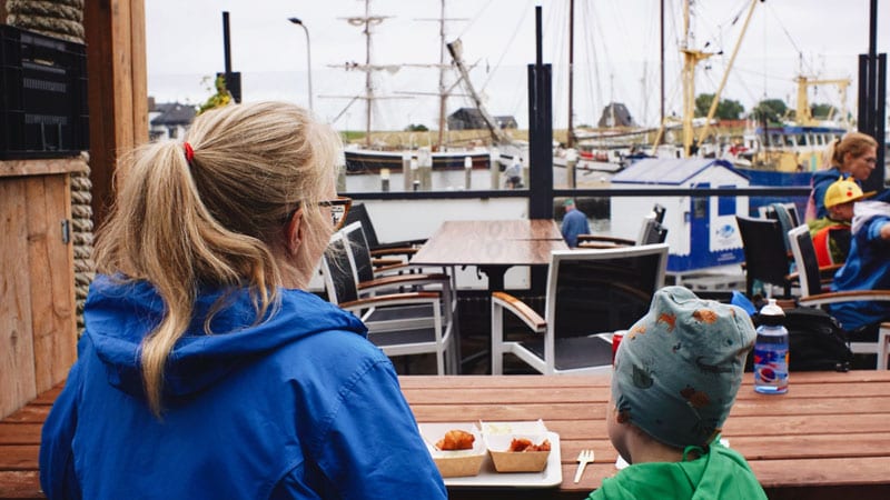 Kibbeling-c-Saskia-Aaro,-Trips4kids.de