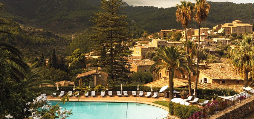 La Residencia - Aussenansicht mit Pool