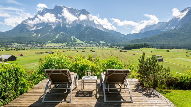 Hotel Post Lermoos, Liegestuehle-mit-Ausblick_c-Guenter-Standl