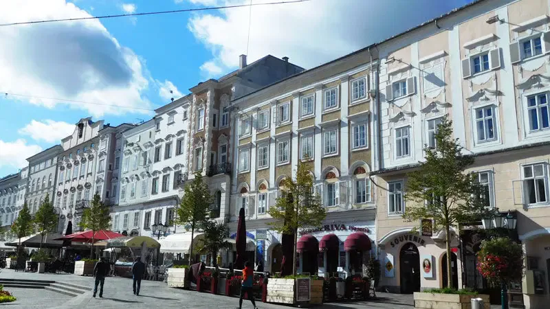 Linz - Altstadt mit Cafés