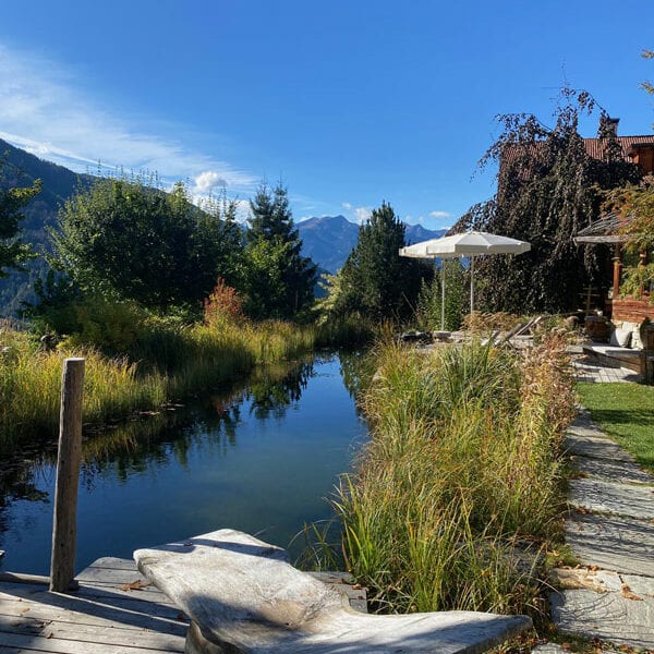 Luesnerhof Luesen: Garten mit Badeteich