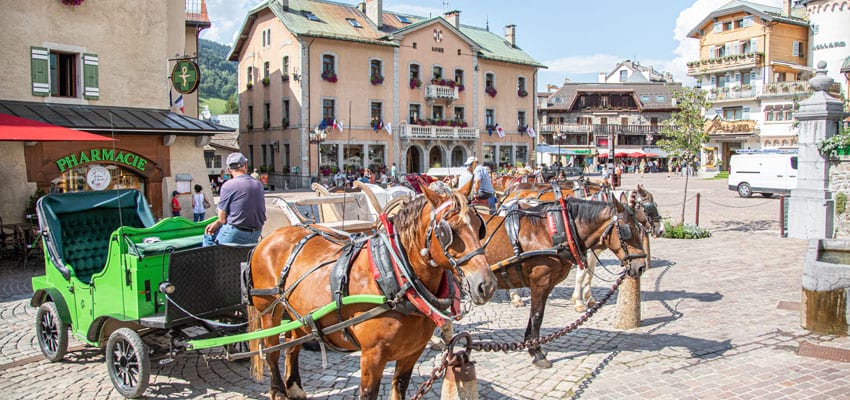 Megeve_Kutsche_2019_MarieBougault_Village.
