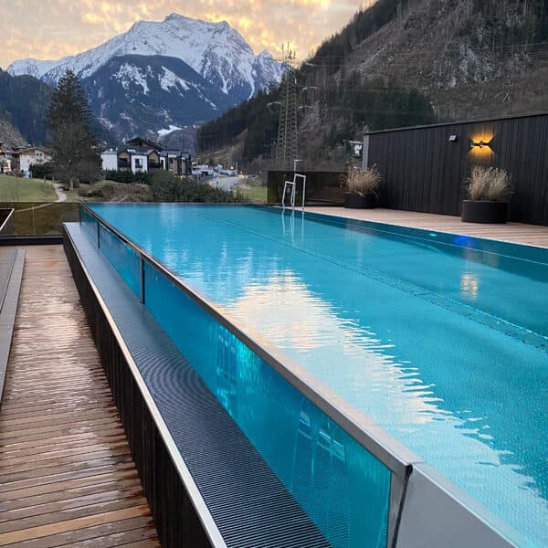Neuhaus_Zillertal.Badhaus_Panorama.Bild.A.Scheuboeck.3 Resort Hotel Neuhaus - Pool im neuen Badehaus mit Panoramaausblick Bild: A.Scheuboeck