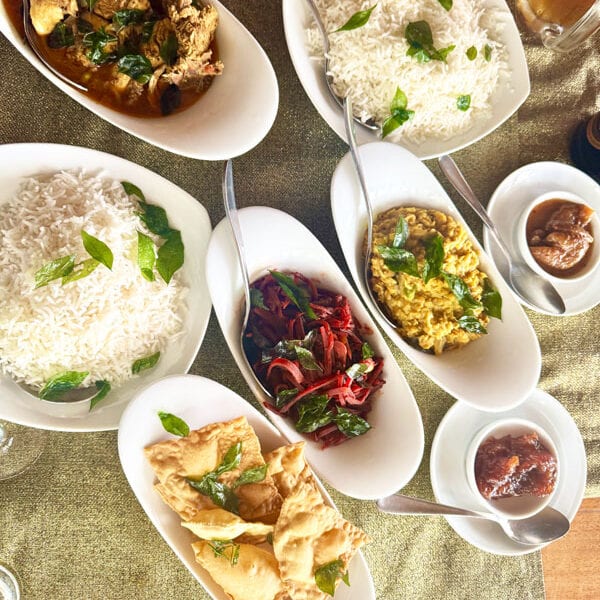 NH_Bentota_Ceysands_Currys-auf-dem-Tisch Foto: © Andrea Fischer, Trips4Kids.de