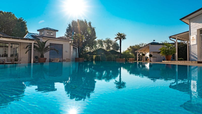 Precise-Schwielowsee-Spa_Schwielowse.Bild.Precise_ResortPR.quer Precise Resort Schwielowsee - Outdoorpool im Sommer Bild: Precise Resort PR