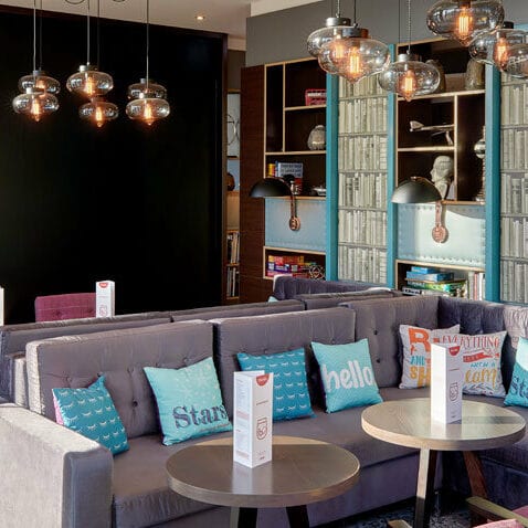Premier-Inn-Hamburg-City-(Zentrum)_Lounge.Bild.PremierInn.quer