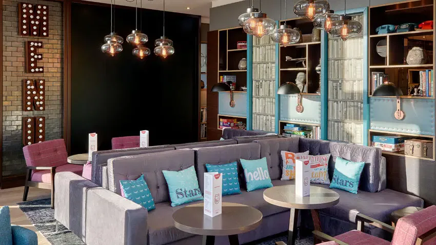 Premier-Inn-Hamburg-City-(Zentrum)_Lounge