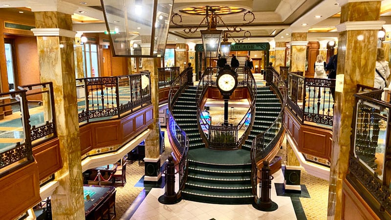 Queen-Victoria--Treppe-Royal-Arcade Foto: © Andrea Fischer, Trips4Kids.de