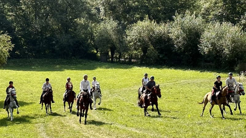 Reiten in Rumaenien - Ausritt mit der Gruppe