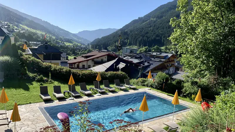 Rooftop-Pool-SBH-Saalbacher-Hof Saalbach-Hinterglemm @ Foto: Andrea Fischer