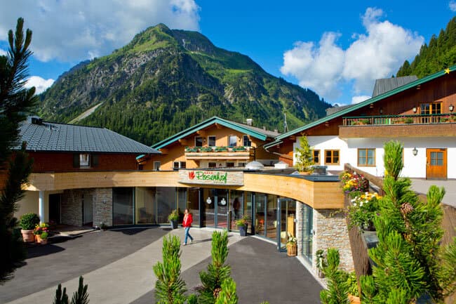 Aussenansicht des Rosenhofs im Kleinwalsertal