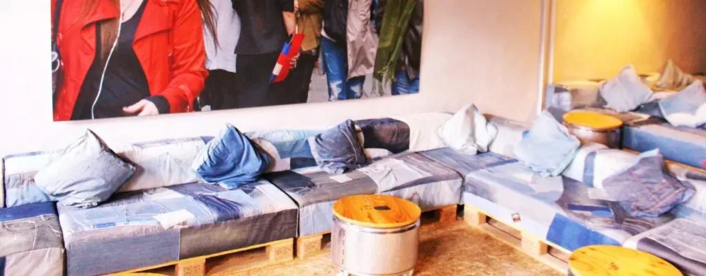 Urlaub in der eigenen Stadt? Schlafen in einer Kiste? Wir, zwei Mamas und drei Jungs, haben für einen Ferientag in der Superbude in St.Georg eingecheckt und in einer der coolen Mehrbettbuden übernachtet... Hier gibt es bis zu 8 Schlafplätze für Freunde, Familie & Co.