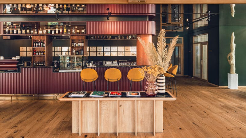 The Comodo Bad Gastein - Barbereich & Lobby Bild: PINO Studio