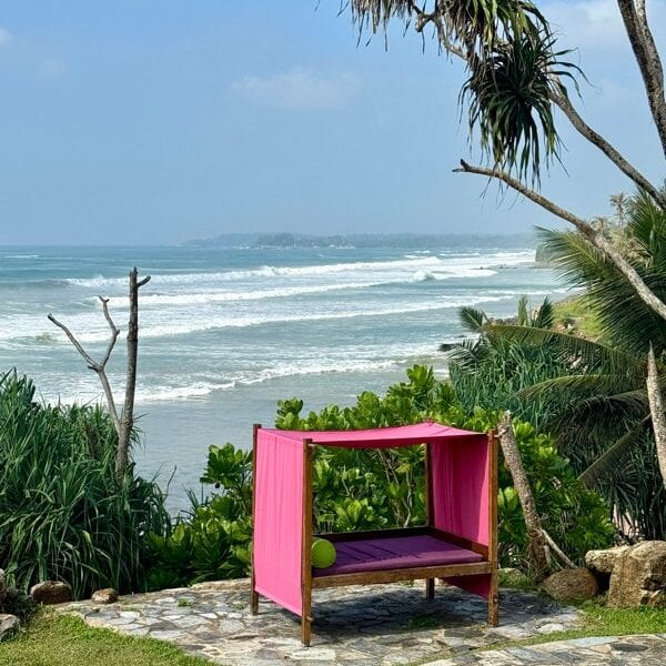 UTMT – Sri Lanka – Ayurveda – Daybed- Meerblick Foto: © Andrea Fischer, Trips4kids.de