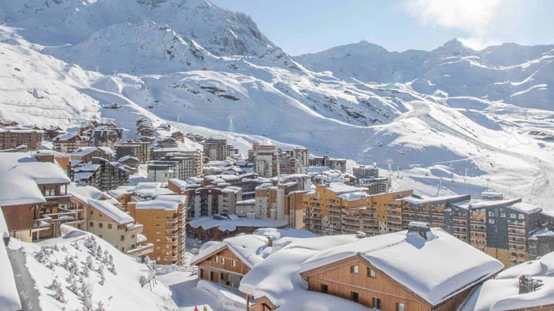 Val Thorens - Dorf mit Sonne & Schnee- Bild: L.Brochot of Val Thorens
