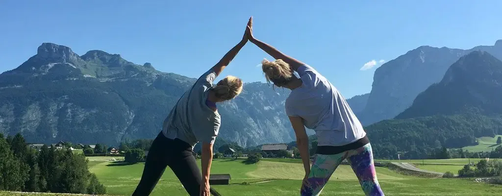 Ach, was hatte man für einen schönen, kugelrunden Bauch in der Schwangerschaft! Aber jetzt könnte er endlich mal wieder verschwinden... Wie eine Detox-Diät in Österreich aus super Müttern sexy Mütter macht ! Unsere Autorin Yvonne hat eine Auszeit von ihren Kindern für eine ganz besondere Entschlackungskur genutzt ...