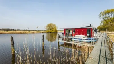 Hausboot-an-der-Eider