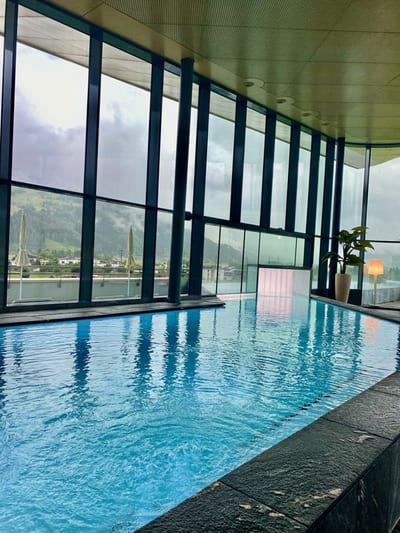 Tauern Spa - Infinity Pool im Panorama Spa Bild: Trips4kids.de