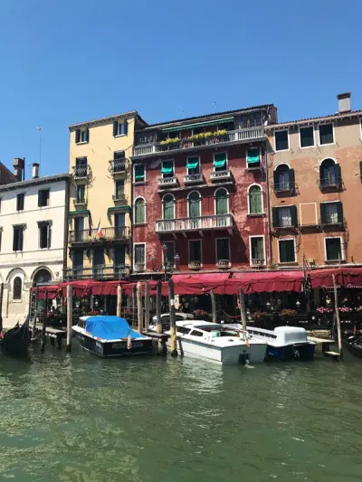 Hauser am Kanal in Venedig