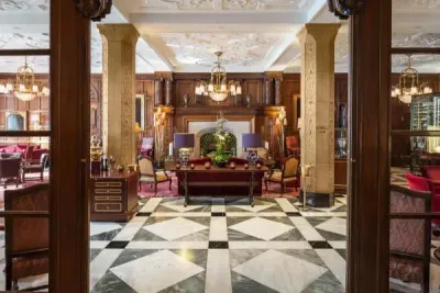 Vier Jahreszeiten Hotel Hamburg - Wohnhalle