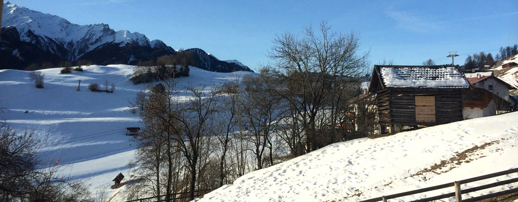 Ausblick_Wohnzimmer_Blockhaus_TyroLadis_Foto_Andrea Fischer_Trips4Kids_Zuschnitt