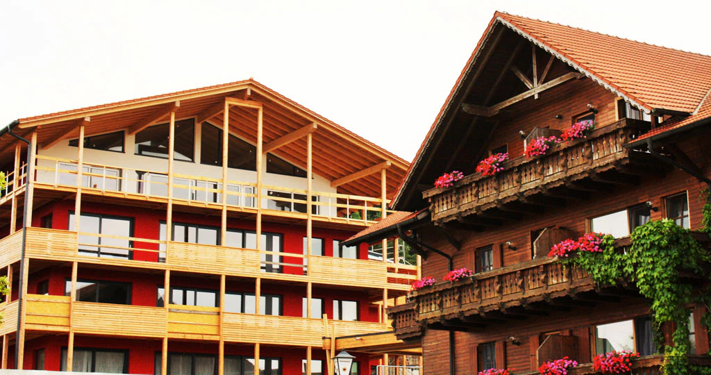 Wir haben was Neues für Euch entdeckt: Die Marke Sightsleeping steht für wunderschöne und außergewöhnliche Hotels in Bayern mit einzigartigem Ambiente. Hier findet Ihr Burghotels, Schlosshotels und Designhotels genauso wie Unterkünfte im Weingut, im Kloster oder im Hüttendorf mitten in den Bergen. Und es sind auch Empfehlungen dabei, die wir auf Trips4Kids.de schon vorgestellt haben ...