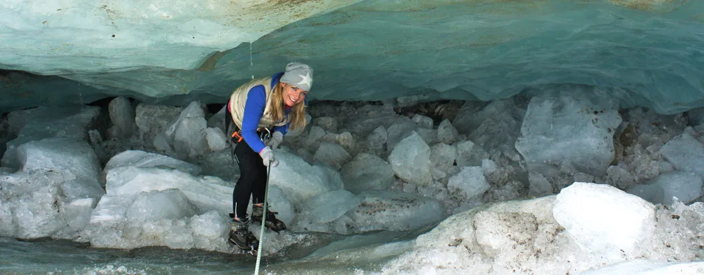 Gletschertrecking_in der Gletscherspalte_magischerMoment_©AndreaFischer_Trips4Kids