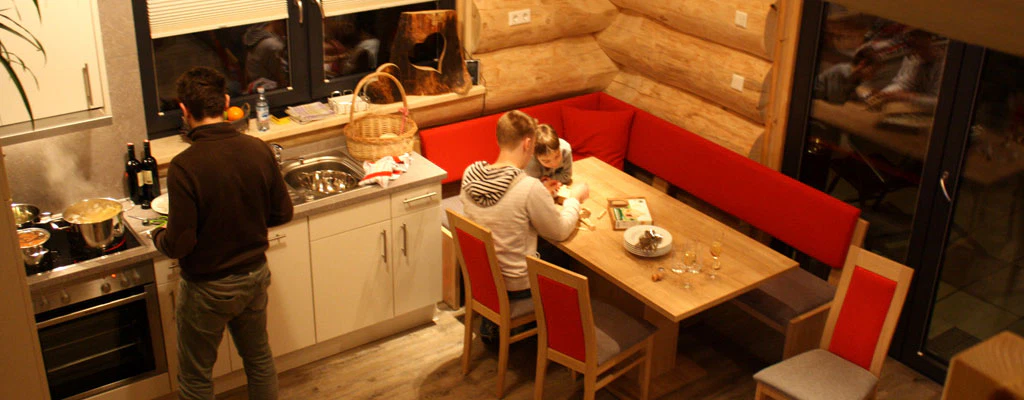 Innenraum_Kueche_Blockhaus_TyroLadis_Foto_Andrea Fischer_Trips4Kids